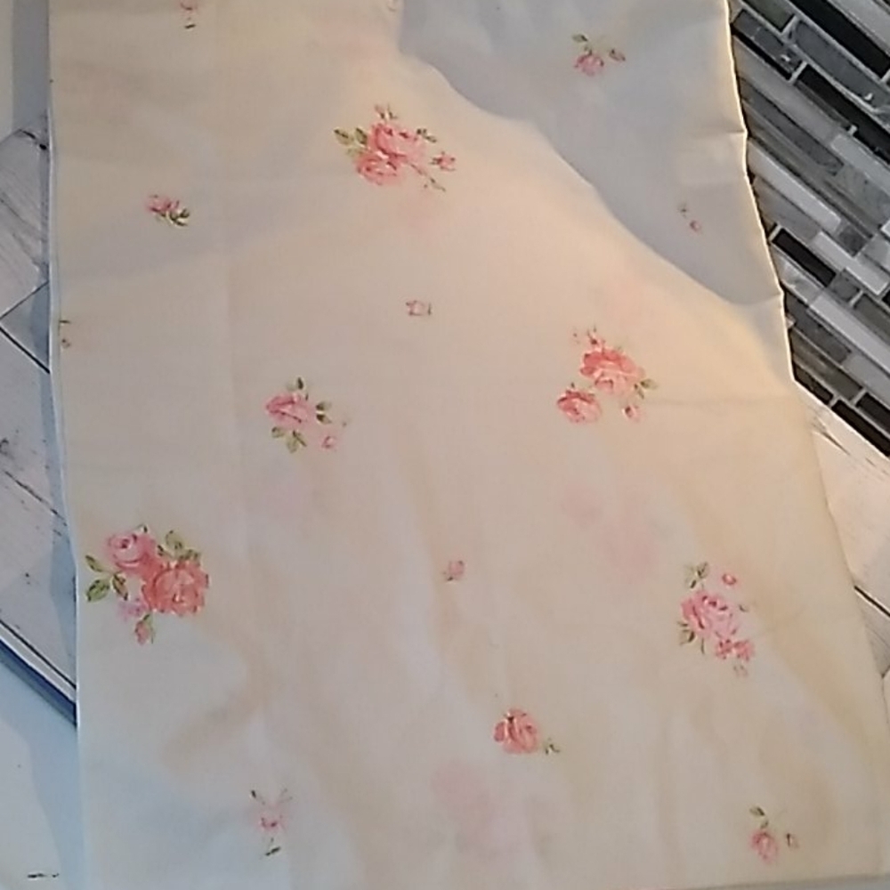 Vintage 1970s white pink pillowcase